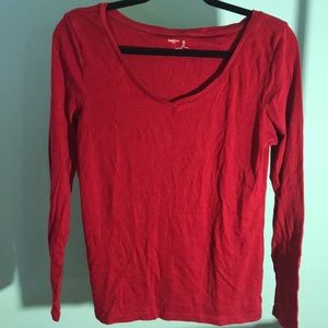 Gap red long sleeve v-neck shirt 💙